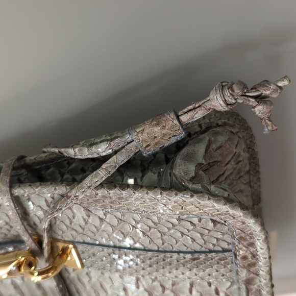 NWT Kate Spade Mini Kylie snakeskin-like, gold chain strap, drawstring purse - Picture 5 of 13